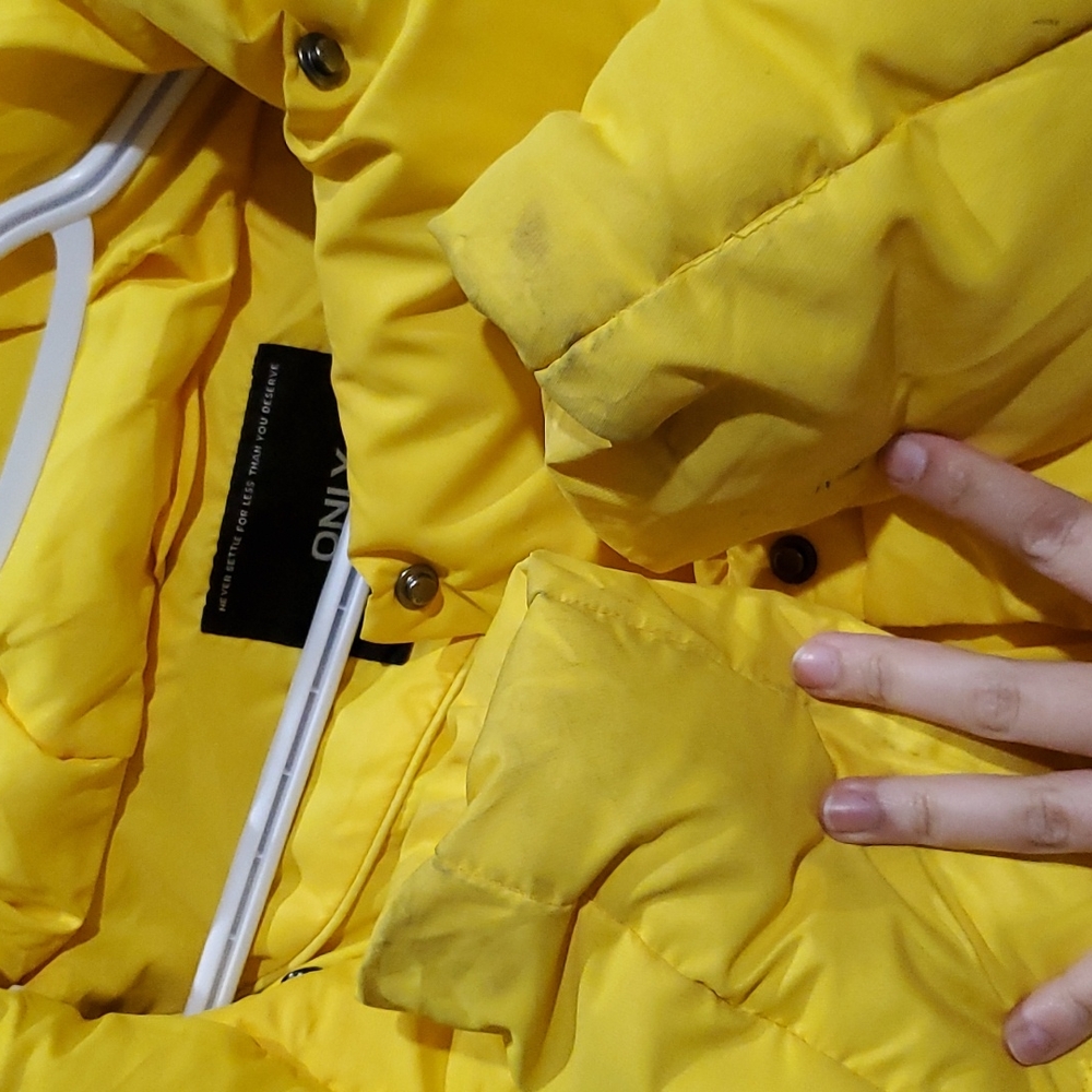 Yellowed puffer jacket - Picture 5 of 7
